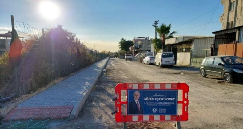 Akdeniz’de asfalt çalışmaları sürüyor