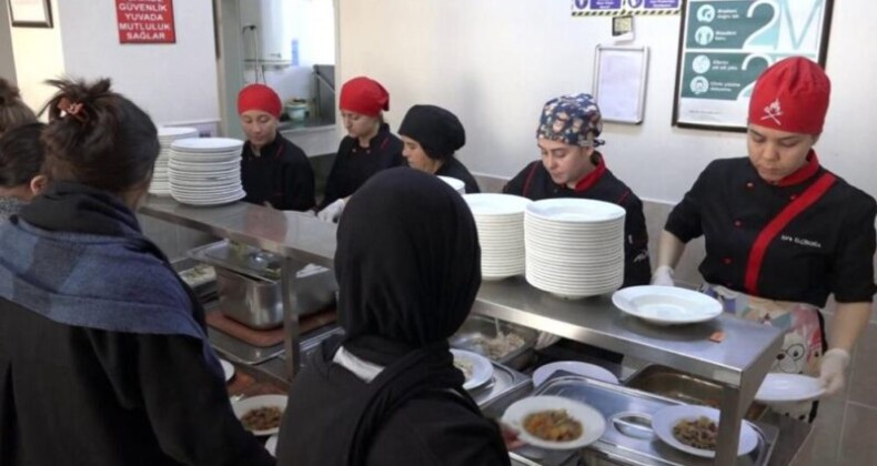 Mersin’de 37 bin 69 öğrenciye ücretsiz yemek imkanı