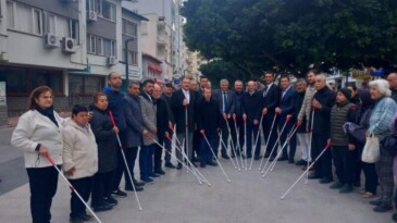 Tarsus’ta farkındalık için ”Beyaz Baston” ile yürüdüler