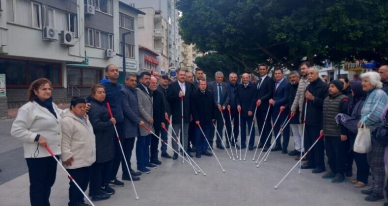 Tarsus’ta farkındalık için ”Beyaz Baston” ile yürüdüler