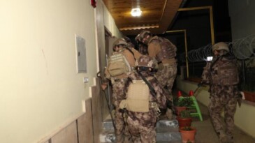Tarsus’ta dolandırıcılık operasyonu: 24 gözaltı