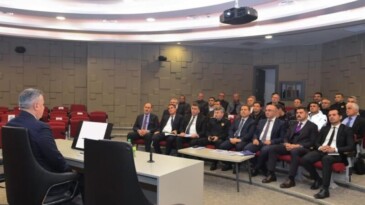 Vali Elban: “Geleceğimizi kendi ellerimizle karartmamalıyız”