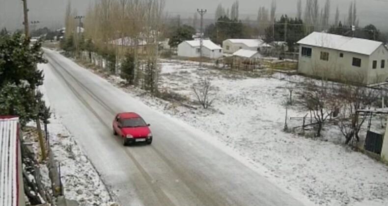 Kış yeni geldi, Mersin’de kar yağışı