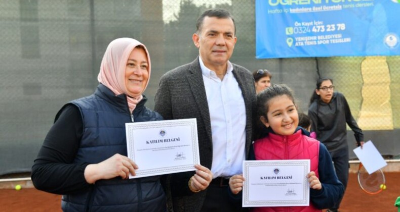 Çay saatinde tenis öğrenen 140 kadın sertifikasını aldı