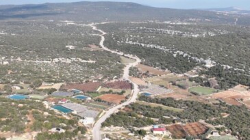 Silifke kırsalında 8 kilometrelik yol yenilendi