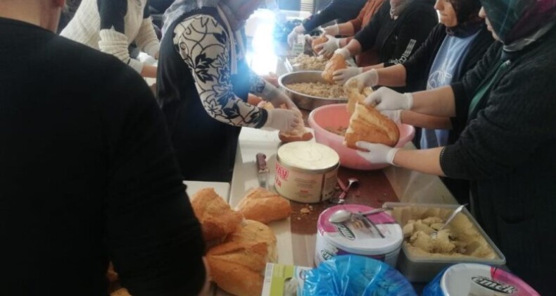 Mersin İl Milli Eğitim Müdürlüğü deprem bölgesinde yemek hizmeti verdi