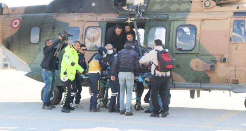 Enkazdan çıkarılan 8 aylık hamile kadın helikopterle Mersin’e getirildi
