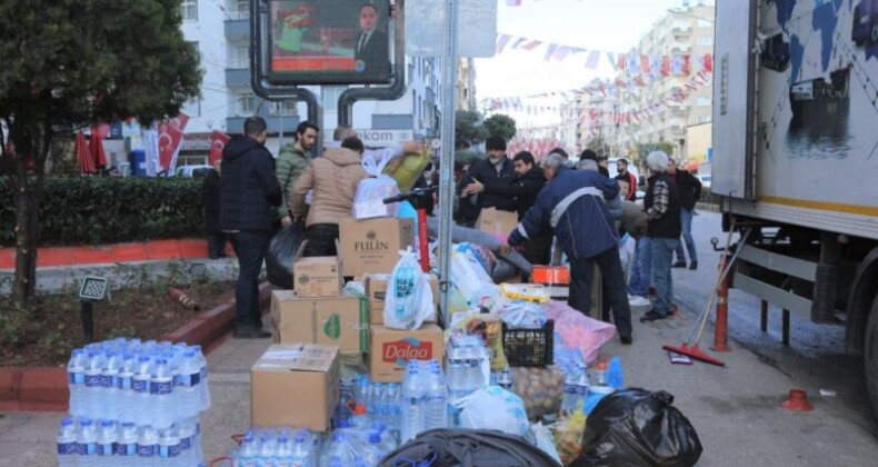 Toroslar Belediyesi, 3’üncü yardım tırını ve 5 transit aracı deprem bölgesine gönderdi