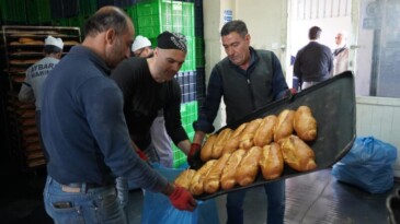 Tarsus’tan deprem bölgesine ekmek sevkiyatı