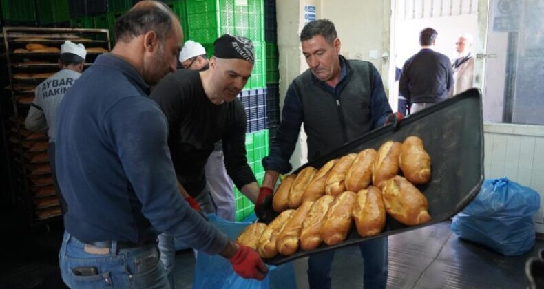Tarsus’tan deprem bölgesine ekmek sevkiyatı