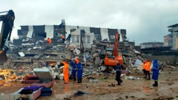 Akdeniz Belediyesi deprem bölgesine yardım seferberliğini sürdürüyor
