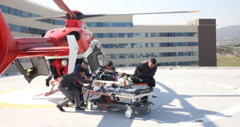 Zamana karşı yarış: Yaralılar havadan ve karadan hastanelere sevk ediliyor