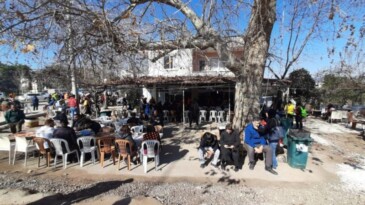 Narlıkuyu Boyuninceli yörüklerinden aşevinde depremzedelere ücretsiz yemek