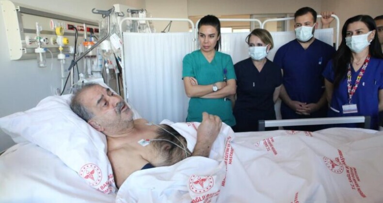 Enkaz altında idrarını içerek 183 saat hayatta kalmış