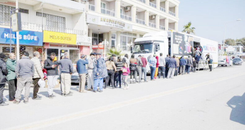 Mobil mutfak tırında tencereler depremzedeler için kaynıyor