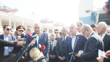 Mısır’dan gelen yardım gemisi Mersin Limanına ulaştı