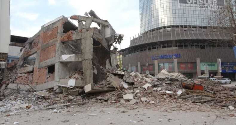 5,6’lık depreme ciğer satarken yakalandı