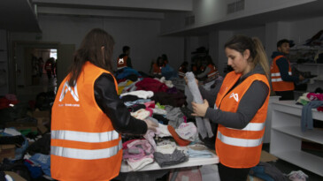 Gönüllüler Mersin’de depremzedeler için tek yürek oldu