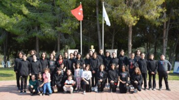 Kır Çiçekleri’nden depremzede ailelere moral ziyareti