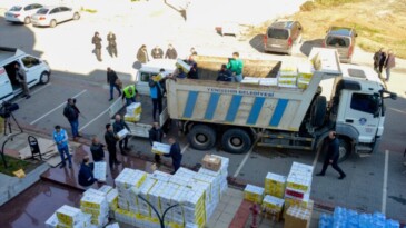 Yenişehir Belediyesinin yardım tırları bölgeye gönderildi