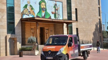 Cemevinde pişiyor, kilisede depremzedelere ikram ediliyor
