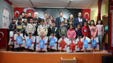 Toroslar Ülkü Ocakları’ndan çocuklara mont yardımı