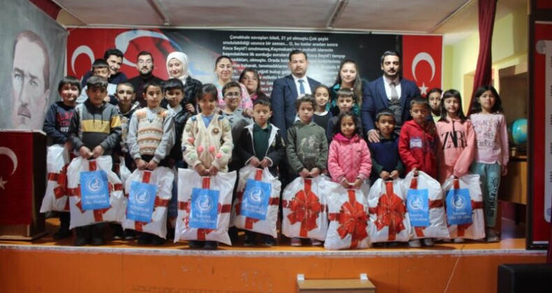 Toroslar Ülkü Ocakları’ndan çocuklara mont yardımı
