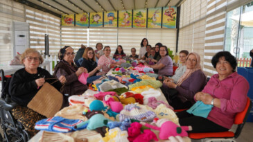Tarsus’ta kadınlardan deprem bölgesine dayanışma