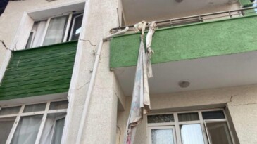 Deprem geride acı hikayeler bıraktı: Perde ve çarşafla hayata tutunuş