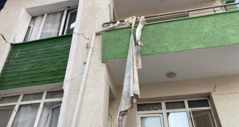 Deprem geride acı hikayeler bıraktı: Perde ve çarşafla hayata tutunuş