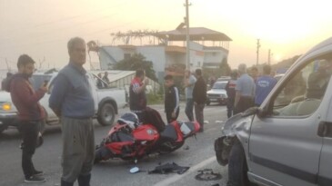 Kazada savrulan motosiklet sürücüsünü taktığı kask kurtardı