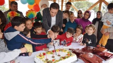 Mersin’de depremzede çocuklara doğum günü sürprizi
