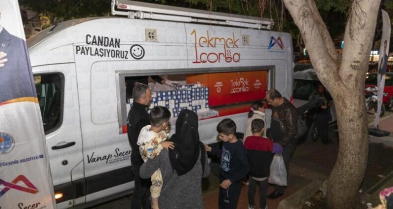 Mersin Büyükşehir Belediyesi Berat Kandili’nde 15 bin kandil simidi dağıttı