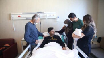 Enkazdan 261 saat sonra kurtarılan Mustafa Avcı, hastaneden yürüyerek çıkmak istiyor