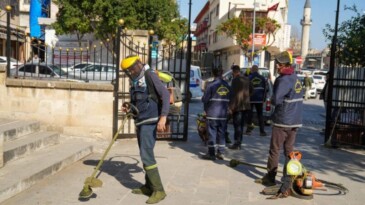 Tarsus’ta ibadethaneler temizleniyor