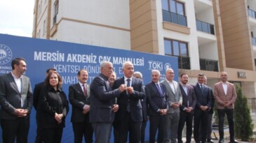 Mersin’deki TOKİ konutlarında hak sahipleri evlerine kavuştu
