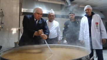 Her gün 10 bin depremzedeye sıcak yemek