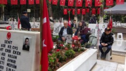 Şehit babasından duygulandıran sözler: “7 senedir gelecek diye bekliyorum”