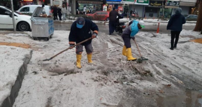 Toroslar Belediyesi ekipleri sağanak yağış teyakkuzunda