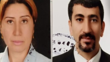 Eşini ve annesini öldürdükten sonra koltukta oturup polisi bekledi