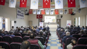Mersin’de üreticilere kaysı hasat teknikleri eğitimi