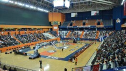 ÇBK Mersin Yenişehir Belediyesi liderliğini korudu