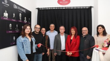 Mezitli Oda Tiyatrosu perdelerini ‘Mesafe’ oyunuyla açtı