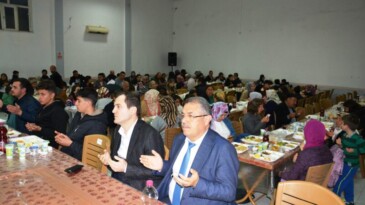 Başkan Ünüvar depremzede aileler ile iftarda bir araya geldi