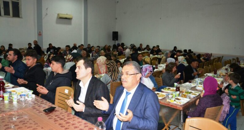 Başkan Ünüvar depremzede aileler ile iftarda bir araya geldi