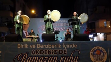 Mersin’de Grup Tillo, ilahiler seslendirdi