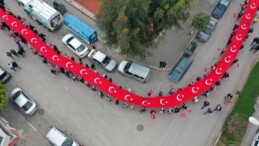 Kadınlar şehitler için bayraklarla yürüdü 10 bin kişi iftarda buluştu