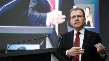 Seçer: “Güneş balçıkla sıvanmaz, biz başarılı belediyeyiz”