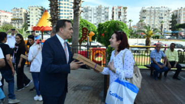 ÖZYİĞİT’TEN ANNELERE LAVANTA HEDİYESİ