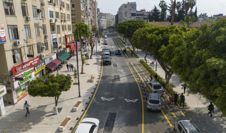 İSTİKLAL CADDESİ TAMAMEN TRAFİĞE AÇILDI